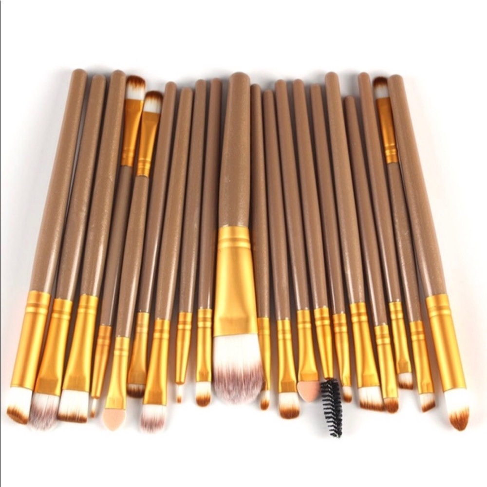 Twenty Makeup Brush Set